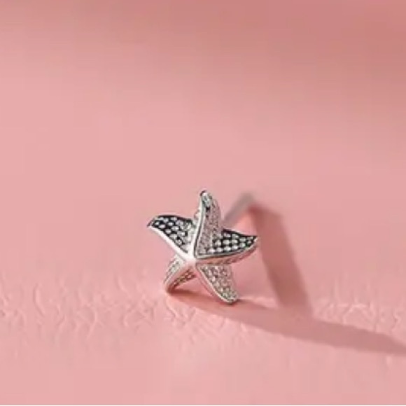 925 Sterling Silver Starfish Minimalistic Earrings - Picture 2 of 2